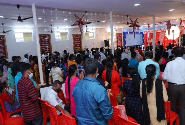 Grace Ministry Celebrates Christmas 2021 with Pomp and Grandeur on 17th Friday, December at its Prayer centre in Valachil, Mangalore. Hundreds gathered at the program and celebrated Xmas with Bro Andrew Richard and family.  